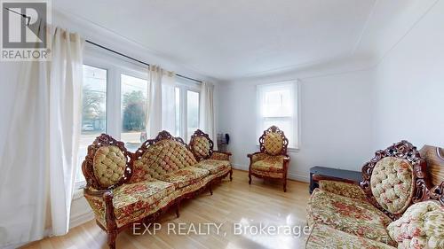 870 Upper Wellington Street, Hamilton, ON - Indoor Photo Showing Living Room