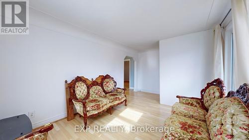 870 Upper Wellington Street, Hamilton, ON - Indoor Photo Showing Living Room