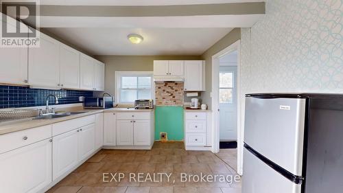 870 Upper Wellington Street, Hamilton, ON - Indoor Photo Showing Kitchen With Double Sink