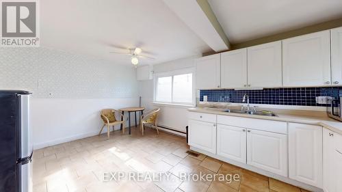 870 Upper Wellington Street, Hamilton, ON - Indoor Photo Showing Kitchen With Double Sink