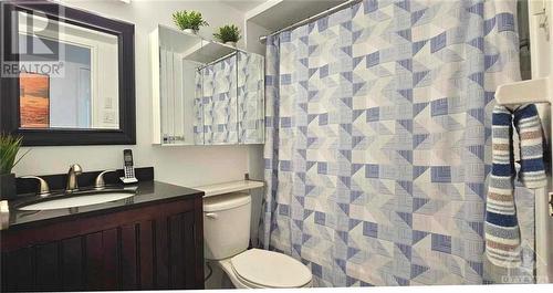 This is the main bathroom. - 2625-501 Regina Street, Ottawa, ON - Indoor Photo Showing Bathroom