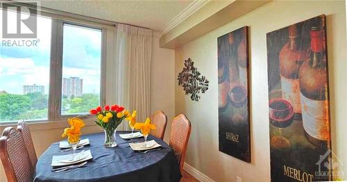 The dining area could be expanded very easily along the front windows if you decide to have friends and family in for great meals and fun get together’s. - 2625-501 Regina Street, Ottawa, ON - Indoor Photo Showing Dining Room