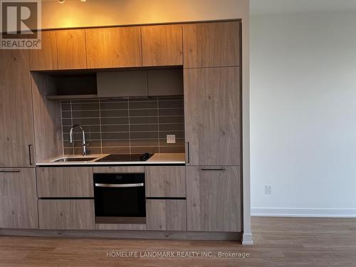 808 - 6 David Eyer Road, Richmond Hill, ON - Indoor Photo Showing Kitchen