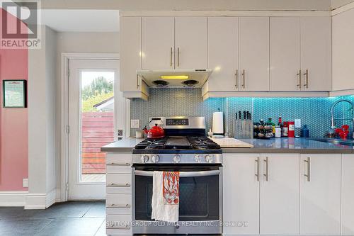 321 Concord Avenue, Toronto, ON - Indoor Photo Showing Kitchen