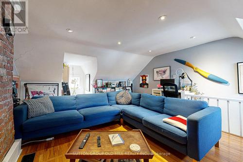 321 Concord Avenue, Toronto, ON - Indoor Photo Showing Living Room