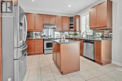 251 Beechtree Crescent, Oakville, ON - Indoor Photo Showing Kitchen