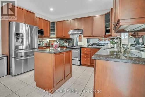 251 Beechtree Crescent, Oakville, ON - Indoor Photo Showing Kitchen