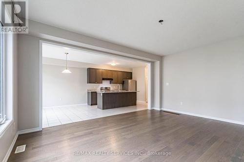 8652 Pawpaw Lane, Niagara Falls, ON - Indoor Photo Showing Kitchen