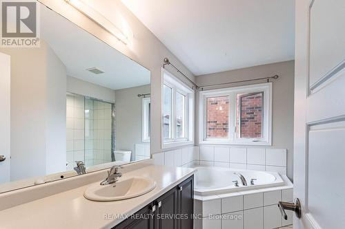 8652 Pawpaw Lane, Niagara Falls, ON - Indoor Photo Showing Bathroom