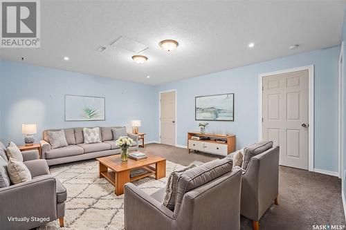 214 Iroquois Street E, Moose Jaw, SK - Indoor Photo Showing Living Room