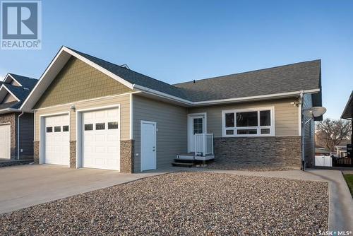 214 Iroquois Street E, Moose Jaw, SK - Outdoor