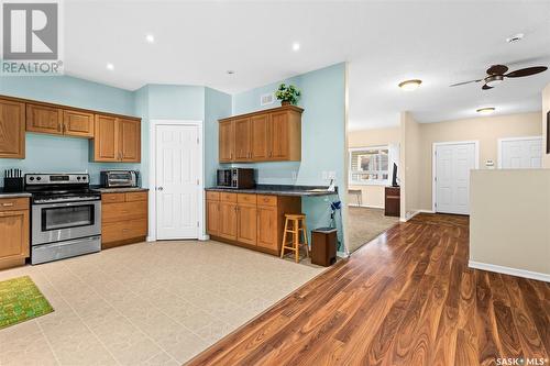 214 Iroquois Street E, Moose Jaw, SK - Indoor Photo Showing Kitchen