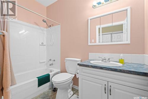 214 Iroquois Street E, Moose Jaw, SK - Indoor Photo Showing Bathroom