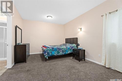 214 Iroquois Street E, Moose Jaw, SK - Indoor Photo Showing Bedroom