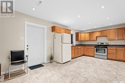 214 Iroquois Street E, Moose Jaw, SK - Indoor Photo Showing Kitchen