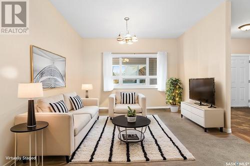 214 Iroquois Street E, Moose Jaw, SK - Indoor Photo Showing Living Room