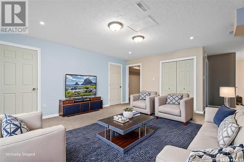 214 Iroquois Street E, Moose Jaw, SK - Indoor Photo Showing Living Room