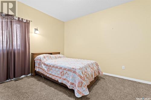 214 Iroquois Street E, Moose Jaw, SK - Indoor Photo Showing Bedroom