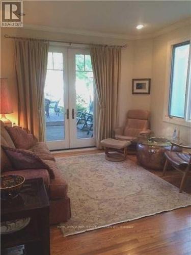 48 Sherwood Avenue, Toronto, ON - Indoor Photo Showing Living Room