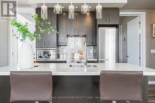 404 - 457 Plains Road E, Burlington, ON - Indoor Photo Showing Kitchen With Double Sink With Upgraded Kitchen