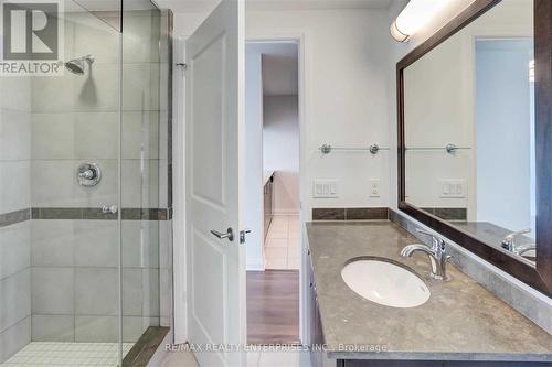 1303 - 1055 Southdown Road, Mississauga, ON - Indoor Photo Showing Bathroom