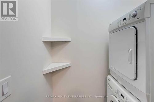 1303 - 1055 Southdown Road, Mississauga, ON - Indoor Photo Showing Laundry Room