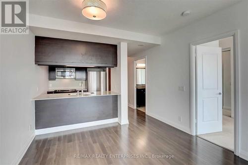 1303 - 1055 Southdown Road, Mississauga, ON - Indoor Photo Showing Kitchen