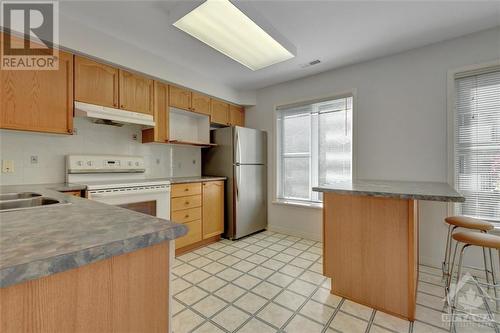 44 Briston Private, Ottawa, ON - Indoor Photo Showing Kitchen