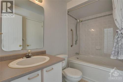 44 Briston Private, Ottawa, ON - Indoor Photo Showing Bathroom