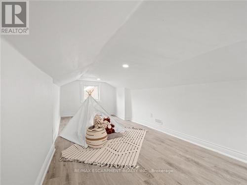 330 Dieppe Street, Welland, ON - Indoor Photo Showing Other Room