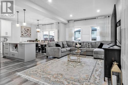 3594 Earlston Cross, London, ON - Indoor Photo Showing Living Room