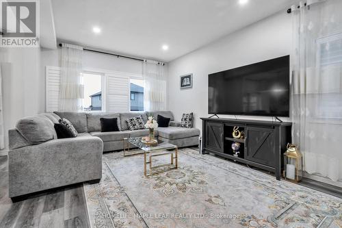 3594 Earlston Cross, London, ON - Indoor Photo Showing Living Room