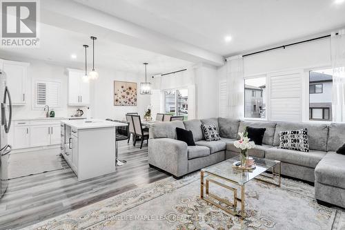 3594 Earlston Cross, London, ON - Indoor Photo Showing Living Room