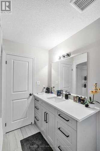 3594 Earlston Cross, London, ON - Indoor Photo Showing Bathroom