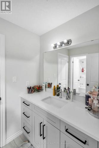 3594 Earlston Cross, London, ON - Indoor Photo Showing Bathroom