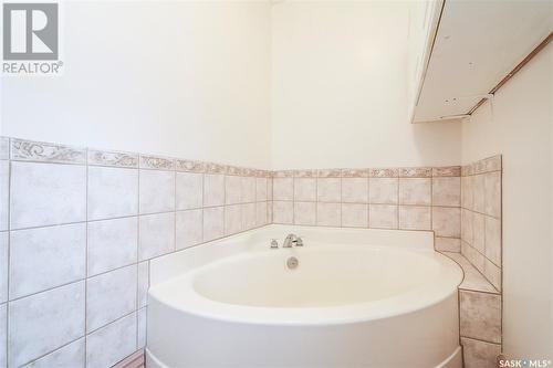 55 Borden Street, Yorkton, SK - Indoor Photo Showing Bathroom