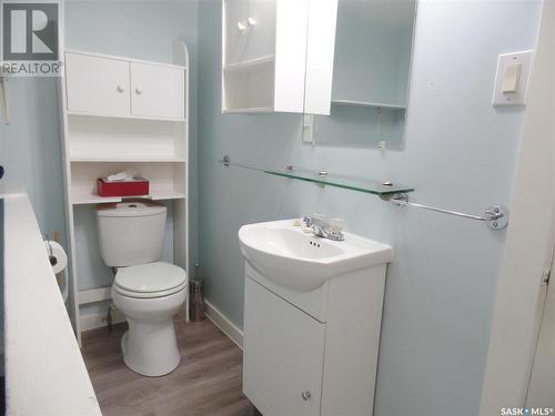 953 Iroquois Street W, Moose Jaw, SK - Indoor Photo Showing Bathroom