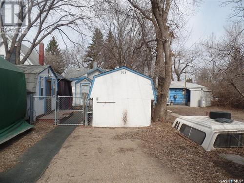 953 Iroquois Street W, Moose Jaw, SK - Outdoor