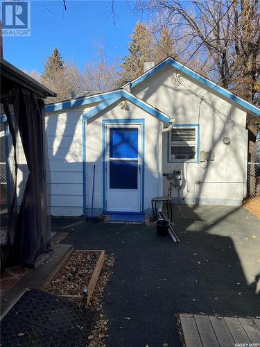 953 Iroquois Street W, Moose Jaw, SK - Outdoor