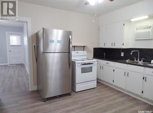 953 Iroquois Street W, Moose Jaw, SK - Indoor Photo Showing Kitchen With Double Sink