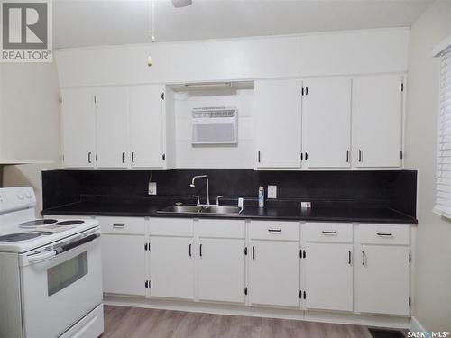 953 Iroquois Street W, Moose Jaw, SK - Indoor Photo Showing Kitchen With Double Sink