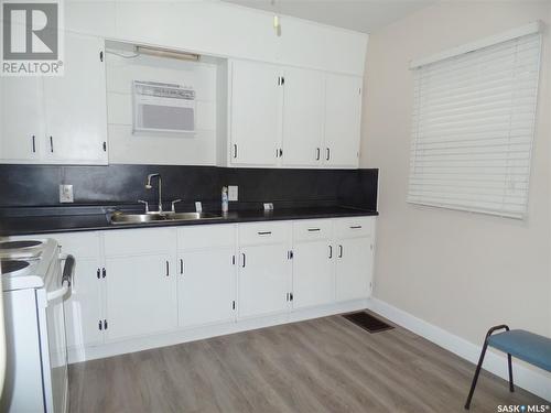 953 Iroquois Street W, Moose Jaw, SK - Indoor Photo Showing Kitchen