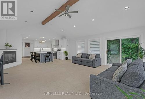 30 Archibald Road, King, ON - Indoor Photo Showing Living Room