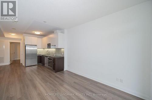 618 - 15 Water Walk Drive, Markham, ON - Indoor Photo Showing Kitchen