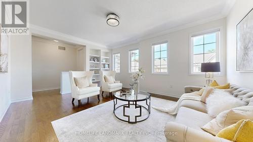 105 Bridgepointe Court, Aurora, ON - Indoor Photo Showing Living Room