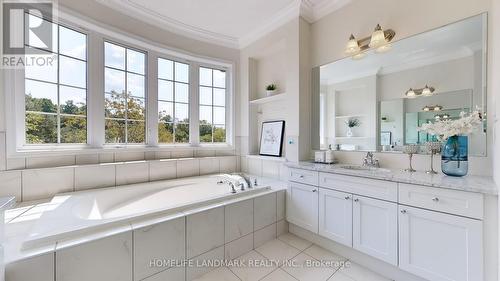 105 Bridgepointe Court, Aurora, ON - Indoor Photo Showing Bathroom