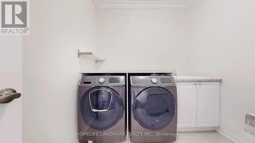 105 Bridgepointe Court, Aurora, ON - Indoor Photo Showing Laundry Room