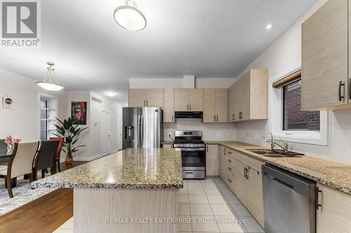 214 Sedgewood Street, Kitchener, ON - Indoor Photo Showing Kitchen With Stainless Steel Kitchen With Upgraded Kitchen