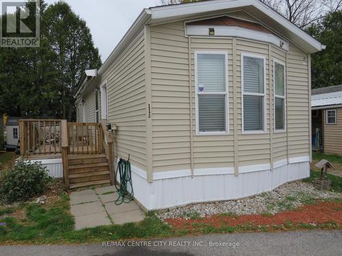 2009 Holly Park Mobile Home 14\" x 52\" - 116 - 2189 Dundas Street E, London, ON - Outdoor