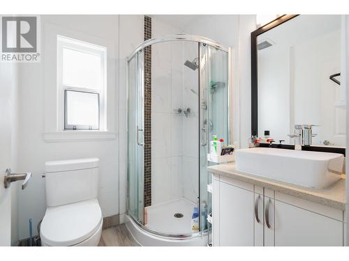 28Xx W 6 Avenue, Vancouver, BC - Indoor Photo Showing Bathroom